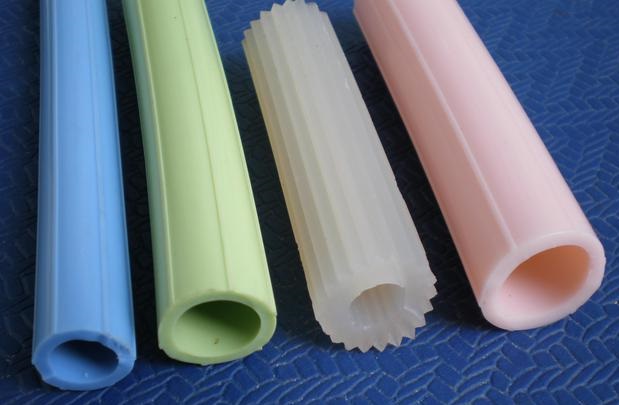 食品硅胶生产厂家浅析硅胶制品是怎么做到渐变色的